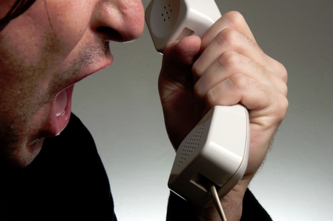 How To Deal With Angry Customers On The Phone